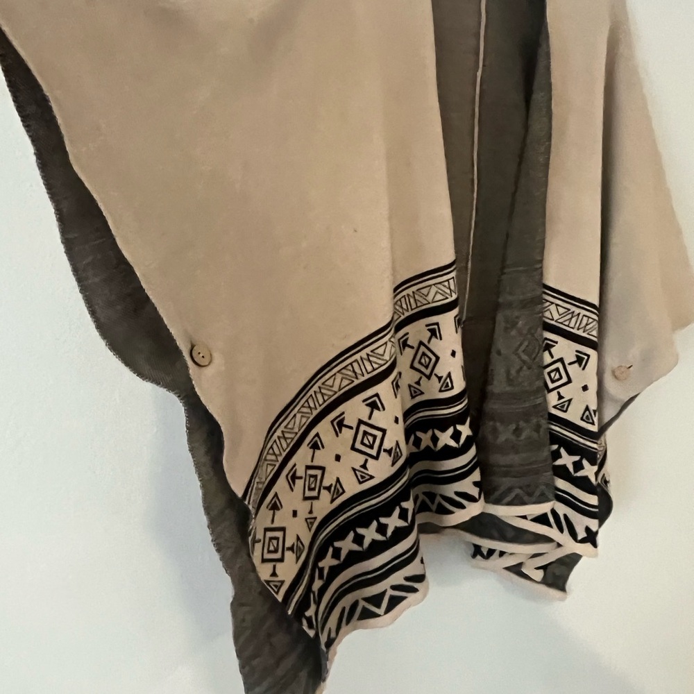 Geometric Patterned Poncho‎ - image 3